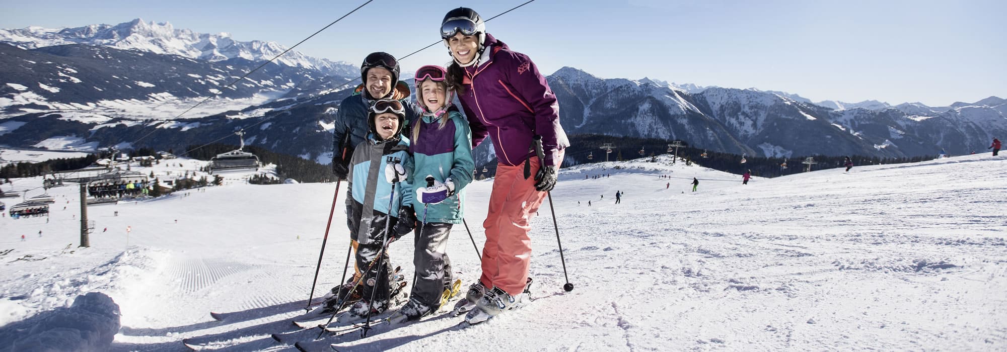 Skifahren mit Kindern im Skiurlaub im snow space Salzburg © Flachau Tourismus