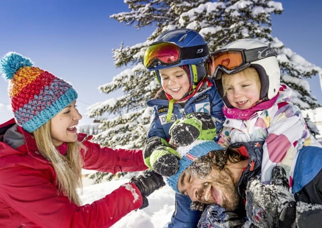 Fun im Familienurlaub im Schnee © Flachau Tourismus