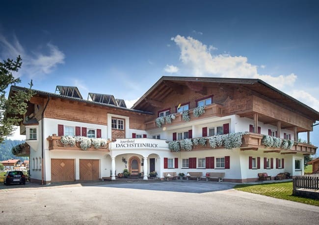 Aparthotel Dachsteinblick mit großem Parkplatz