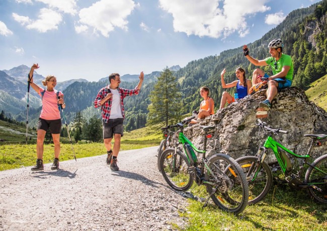 Wandern & Mountainbiken in den Bergen © Flachau Tourismus