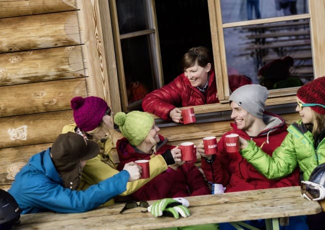Gemütliche Einkehr auf der Skihütte © Flachau Tourismus